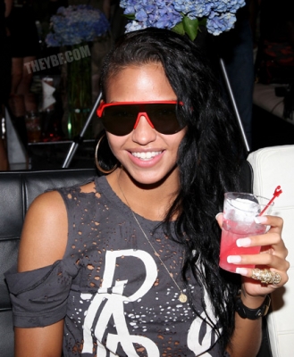 Thanks to theYBF
http://theybf.com/index.php/2009/08/10/taraji-p-henson-goes-topless-for-mens-fitnesscassie-parties-it-up/
