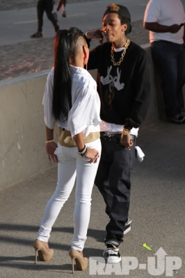 Thanks to Rap-Up.com
http://www.rap-up.com/2011/02/10/first-look-wiz-khalifa-falls-for-cassie-in-roll-up-video/
