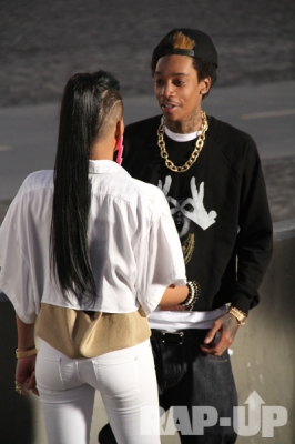 Thanks to Rap-Up.com
http://www.rap-up.com/2011/02/10/first-look-wiz-khalifa-falls-for-cassie-in-roll-up-video/
