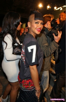 Cassie+Celebs+Kanye+West+Fashion+Show+todc7hQCVKAl.jpg